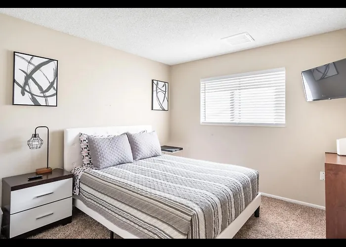 4 Bed 2 Bath Reno With Private Pool