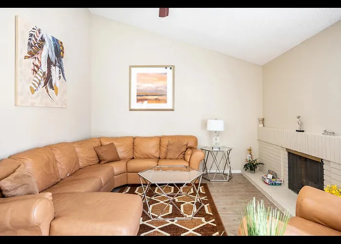 4 Bed 2 Bath Reno With Private Pool